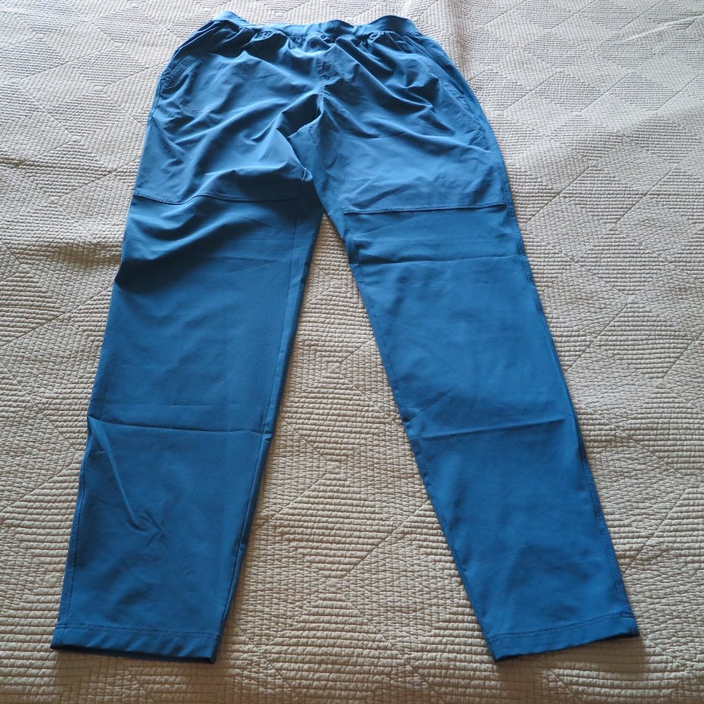 Under Armour Men's Size M "STORM UP THE PACE" pants, in blue, new without tags.